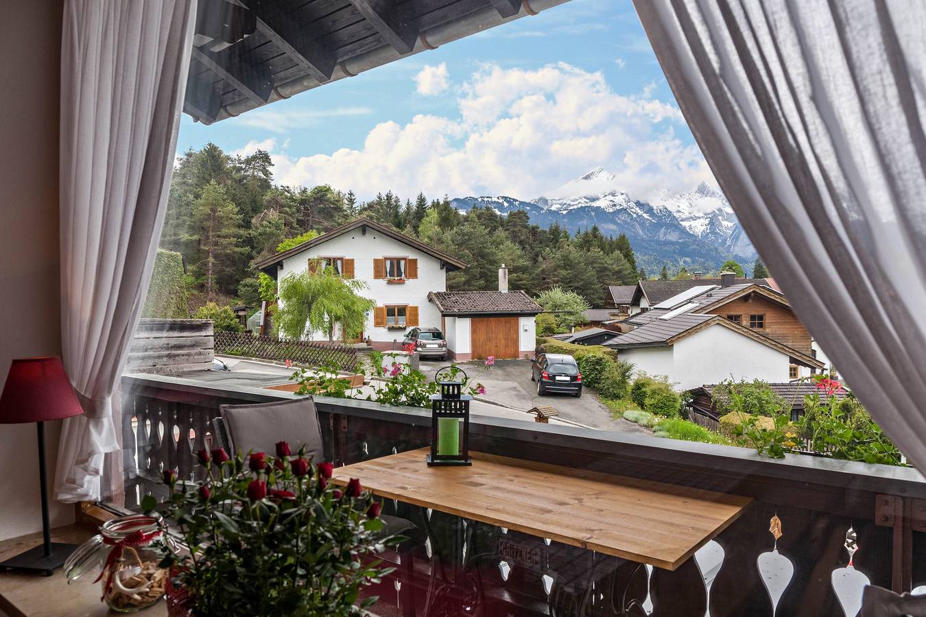 Hel lägenhet, Apartment Bergblick in Garmisch with View of the Alps, Balcony & Wi-Fi in Garmisch-Partenkirchen, De Bayerska Alperna