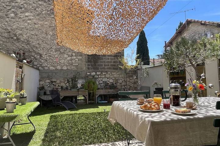 Location de vacances pour 4 personnes, avec Balcon et Jardin dans Office De Tourisme D Arles Camargue