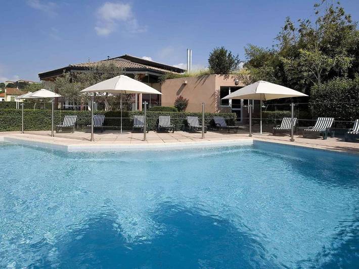 Hôtel pour 4 personnes, avec jardin et piscine, animaux acceptés