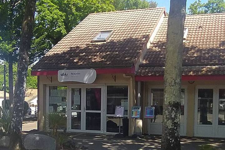 Camping pour 6 personnes, avec piscine et terrasse