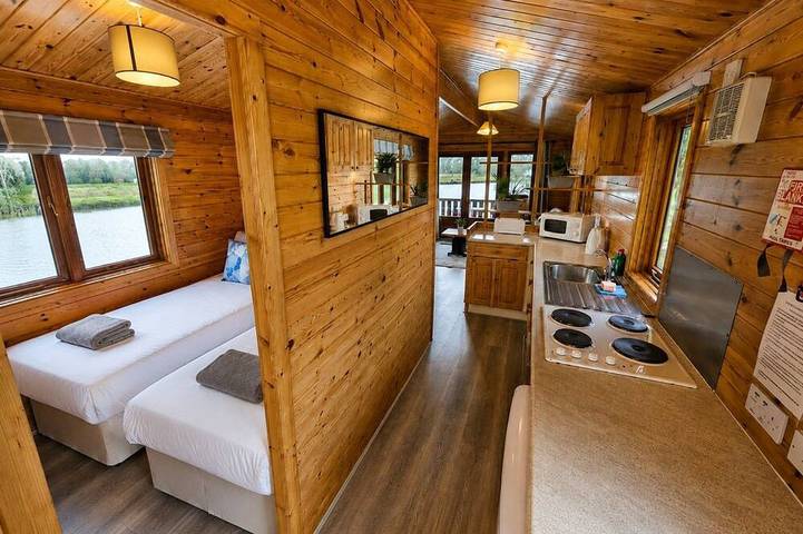 Yare River Lodge Houseboat in Smallburgh, The Broads