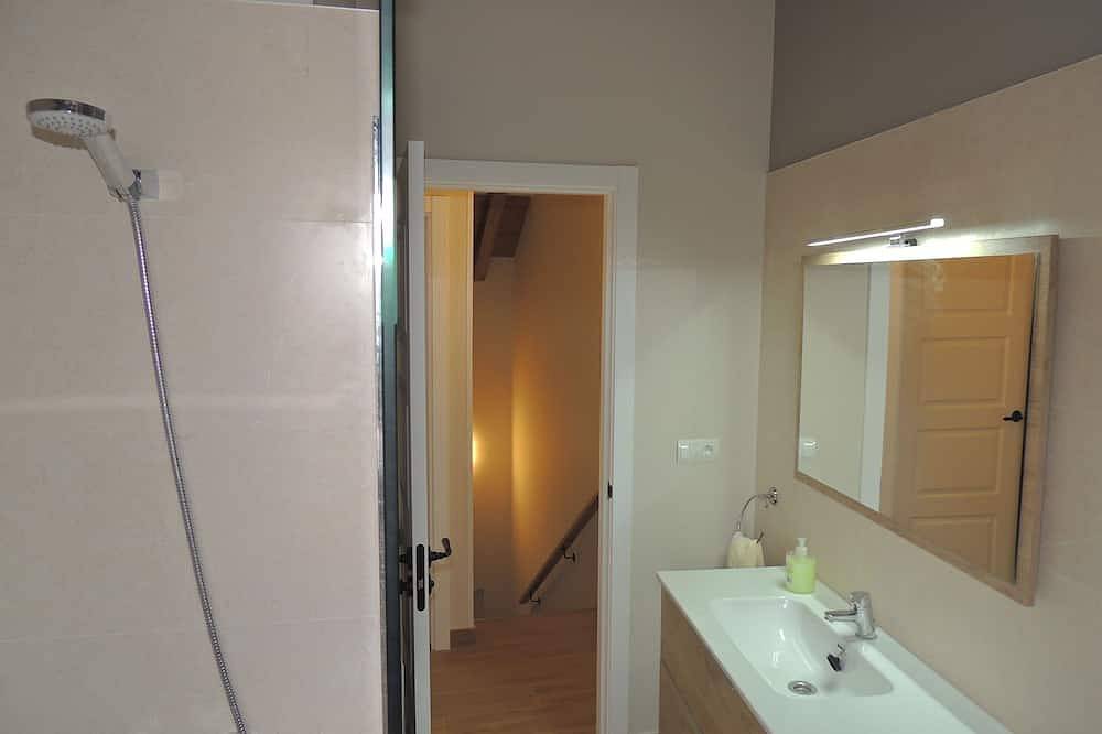 House 1.5 Km From Sabiñanigo Ideal For Families in Sabiñánigo, Spanish Pyrenees