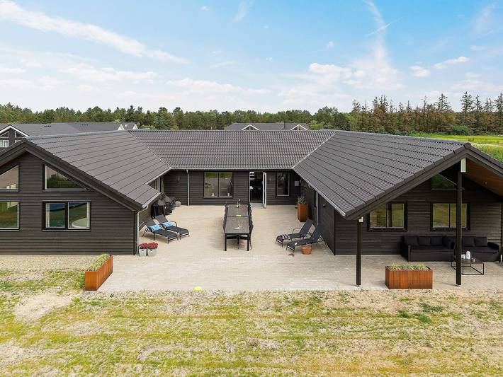 Ferienhaus für 20 Personen, mit Whirlpool und Terrasse sowie Pool und Sauna