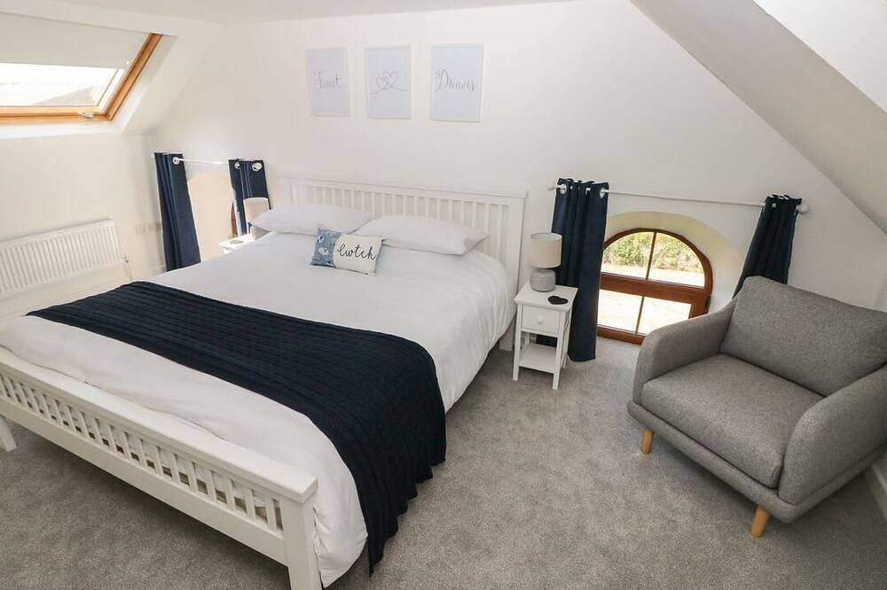 Dalton Cottage is in Llansaint in Carmarthenshire