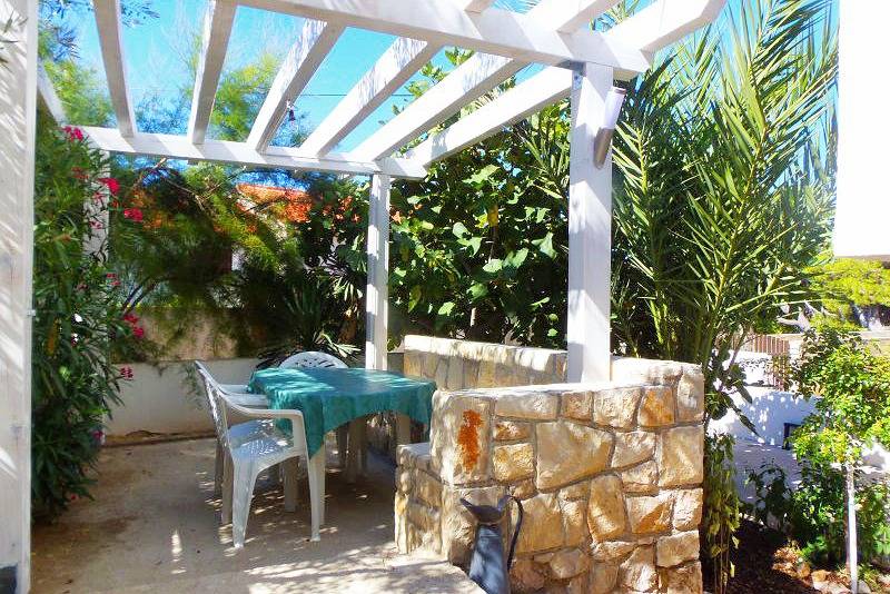 Ganze Wohnung, 1-Zimmer-Ferienwohnung mit Terrasse und Meerblick Kosljun, Pag A-3321-b in Pag Stadt, Pag