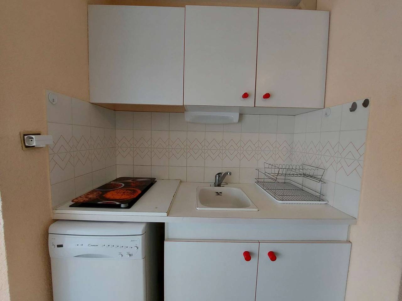 Entire apartment, Beachfront 2-Room Apartment with A/C, Terrace & Private Parking in Marseillan, Mediterranean Coast (France)