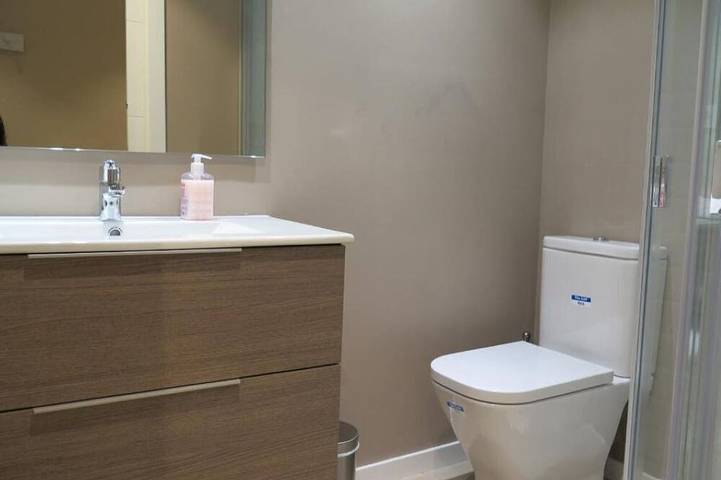 Apartamento entero, Cozy 1-bedroom apartment in quaint Alcalá de Henares-Apartment with Terrace in Alcalá de Henares, Área Metropolitana de Madrid
