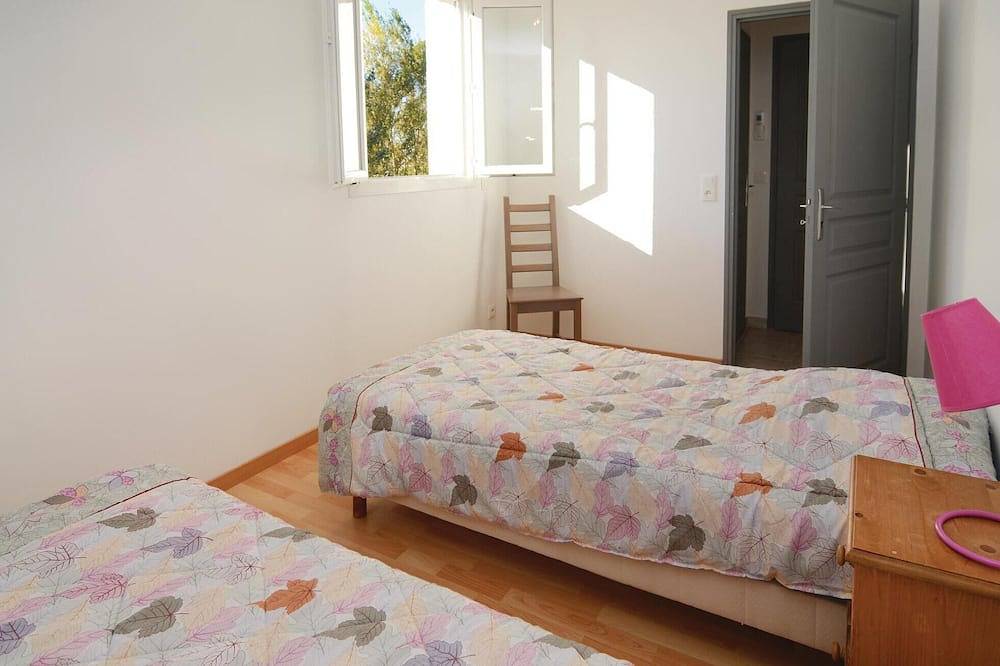 Acogedora casa de 2 dormitorios en Le. in Le Sambuc, Arlés