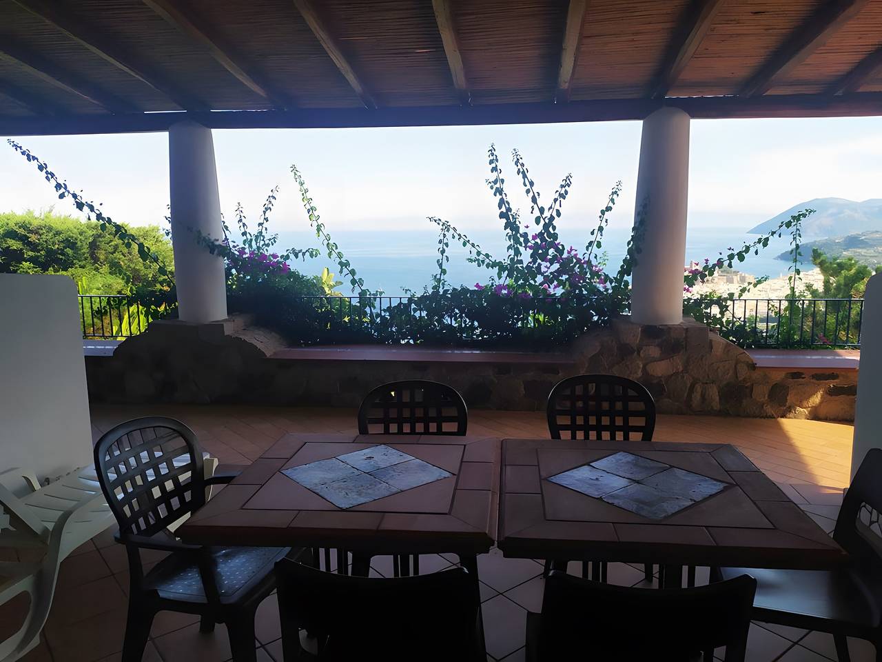 Hel lejlighed, Apartment in Villa "Vulcano" with Sea View, Wi-Fi and Air Conditioning in Lipari