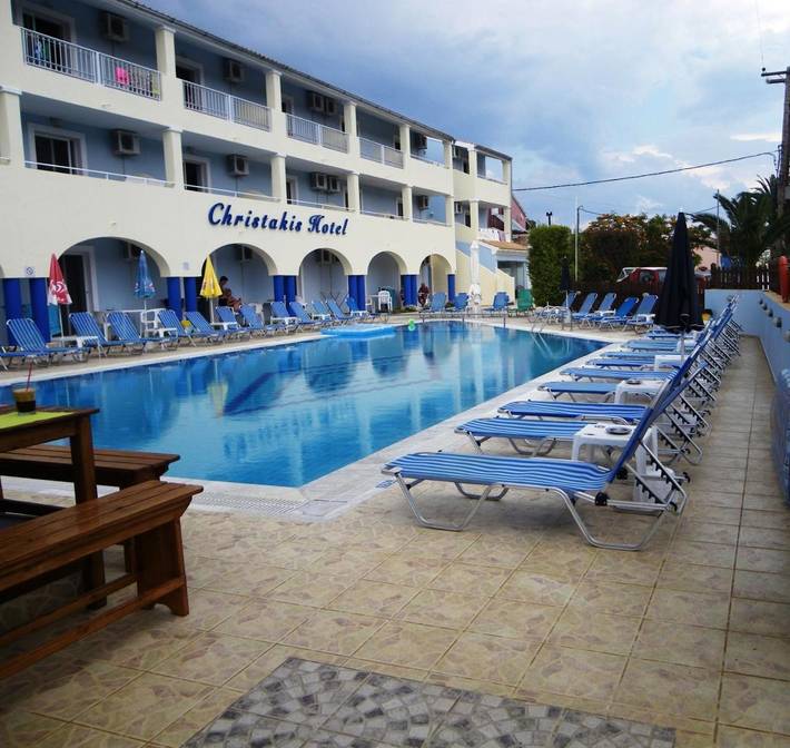 Appart’hôtel pour 3 personnes, avec piscine ainsi que vue et jardin