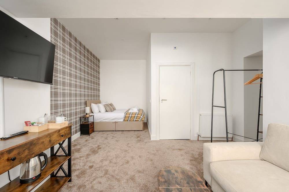 Newsome Lodge - Room 6- Gilmerton, Edinburgh in Edinburgh, Edinburgh and Lothian