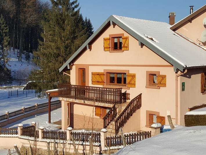 Gîte pour 5 personnes, avec terrasse et piscine dans les Vosges