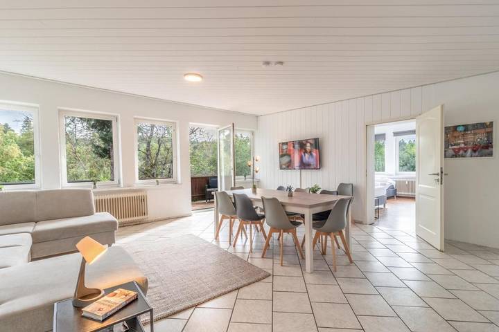 Ferienwohnung für 10 Personen, mit Balkon und Terrasse sowie Garten und Ausblick in Villingen-Schwenningen