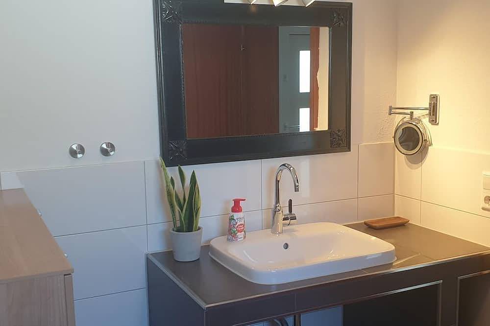 Ganze Wohnung, Ferienwohnung \"An der Weinstraße\" - Appartement/Fewo, Dusche, Wc, Terrasse in Oberotterbach, Südliche Weinstraße
