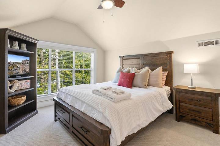 Vacation rental for 8 people, with balcony in Fayetteville