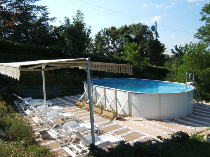 Gîte pour 2 personnes, avec piscine ainsi que terrasse et jardin à Labruguière