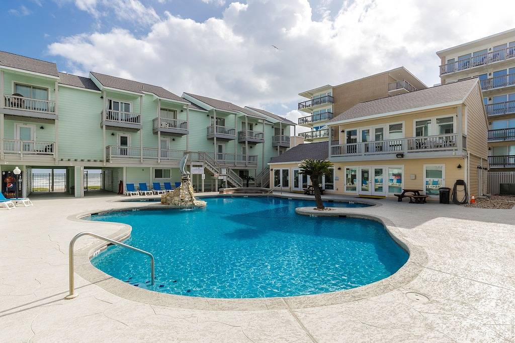 Ganze Wohnung, Poolside condo in a Beachfront complex with Beautiful Modern Upgrades in North Padre Island, Corpus Christi