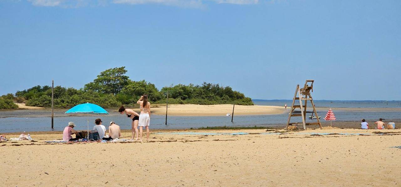 Appartement entier, Résidence fermée Grande terrasse ombragée Piscine Plage Port Parc Gare in La Teste-de-Buch, Région d'Arcachon