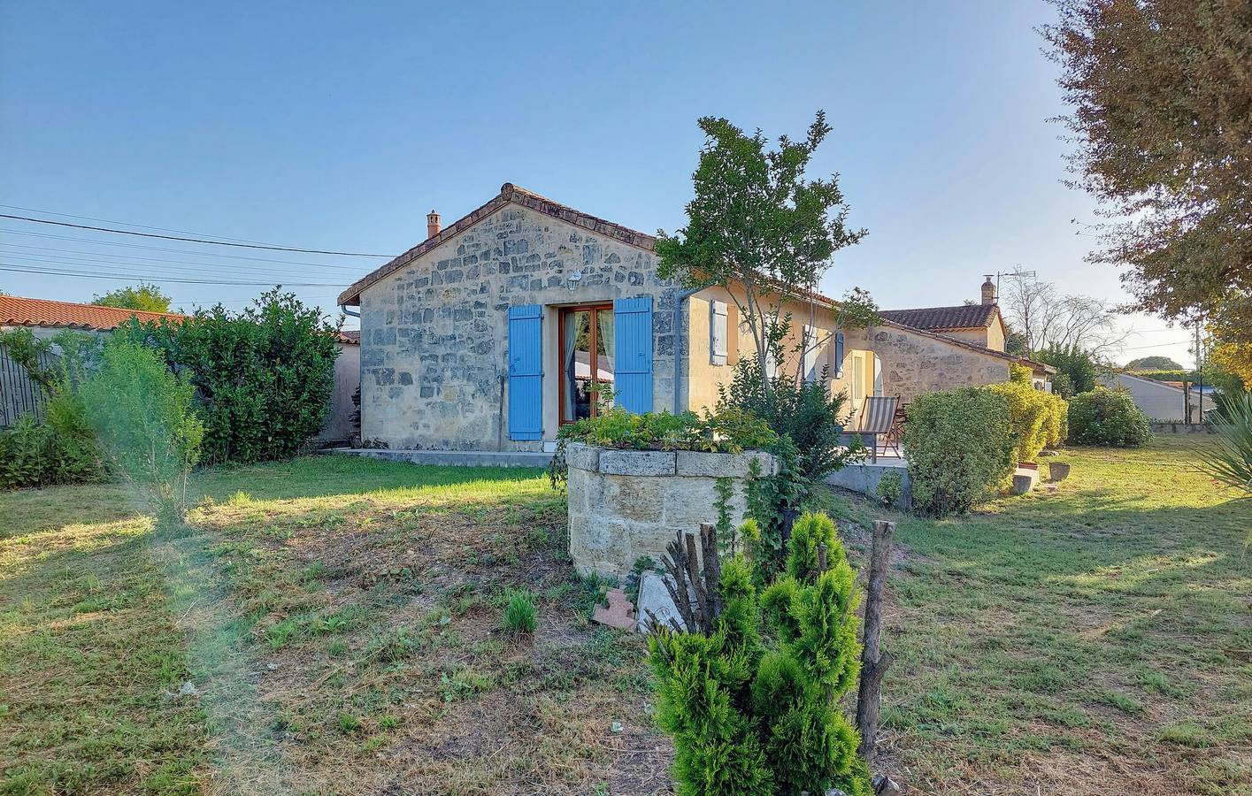 Cozy Apartment with Parking, Garden & Grill just 2.5km from Ambarès-et-Lagrave in Ambarès-et-Lagrave, Bordeaux region
