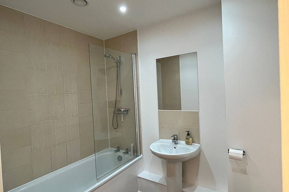 Entire apartment, In the heart of Guildford and the Surrey Downs, 35 minutes by train from London in Guildford, Surrey