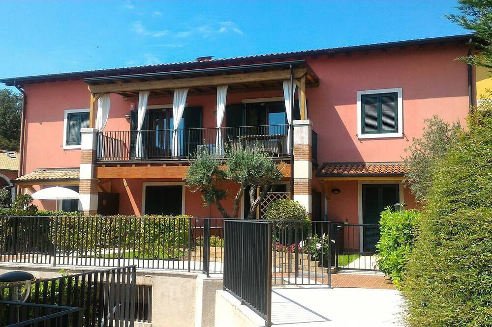 2 Etagenwohnung Mit Terrasse Und Pool (Wi-Fi & Klimaanlage) Enthalten) in Costermano, Gardasee-Berge