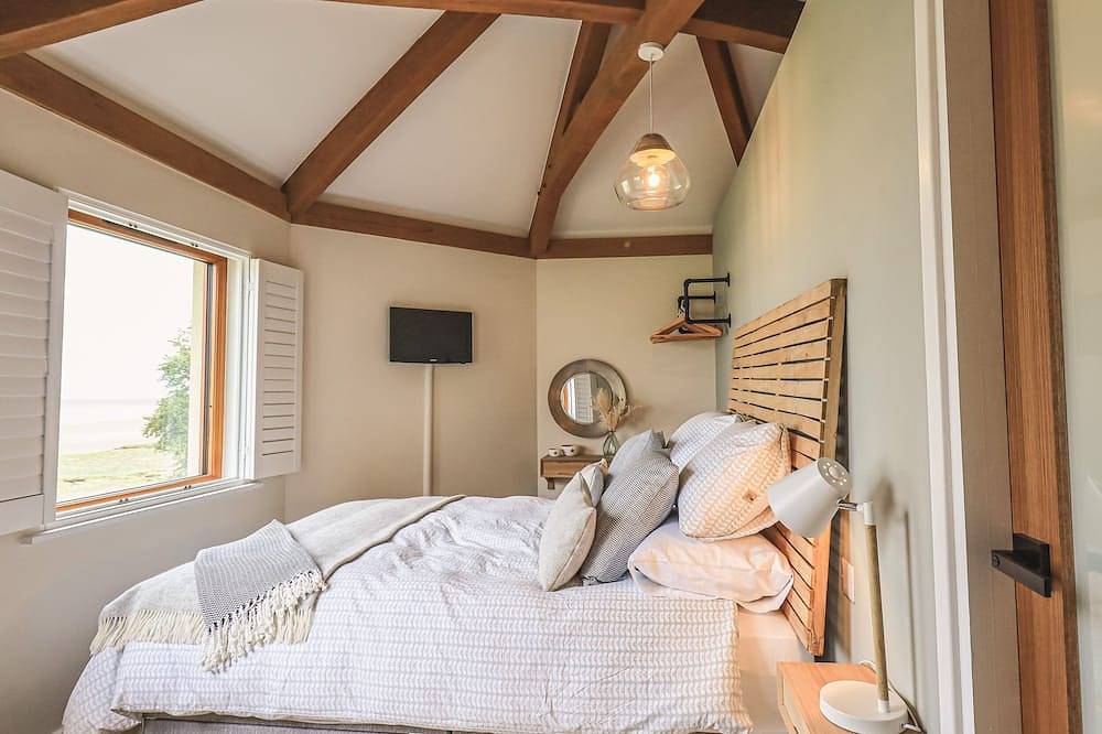 Oversands Cottage, romantic, with a garden in Grange-Over-Sands in Grange-over-Sands, Lake District