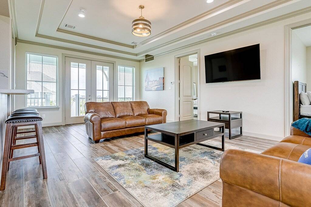 Beautiful bayfront home with pool, hot tub & central Ac in Galveston Island, Galveston