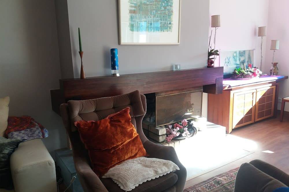 Schöne Villa und Garten im S. Pedro Do Estoril Zentrum in Cascais e Estoril, Costa de Lisboa