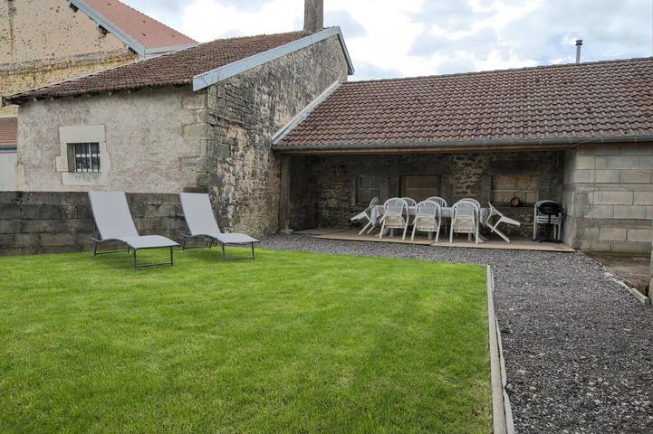 Appartement de vacances pour 8 personnes, avec vue ainsi que jardin et terrasse dans Haute-Marne