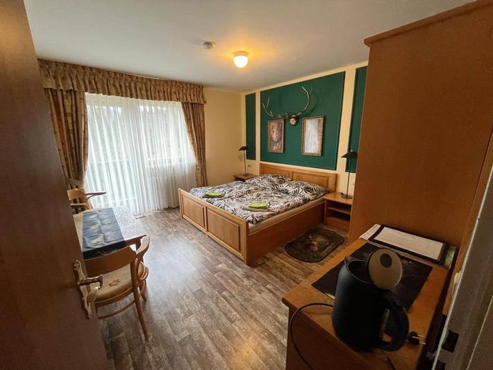 Ferienwohnung für 4 Personen, mit Balkon und Terrasse sowie Garten und Pool in Grafenwiesen - 2