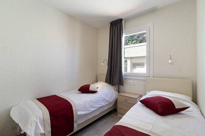 Camping für 6 Personen, mit Terrasse und Garten sowie Pool, mit Haustier in Medulin - 3