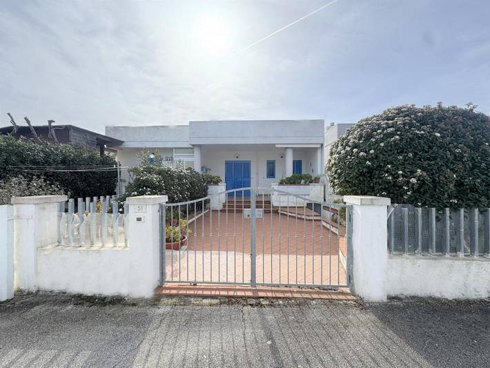 Casa vacanza per 5 persone, con Balcone e Terrazza nonché Giardino e Panorama a Marina di Ostuni