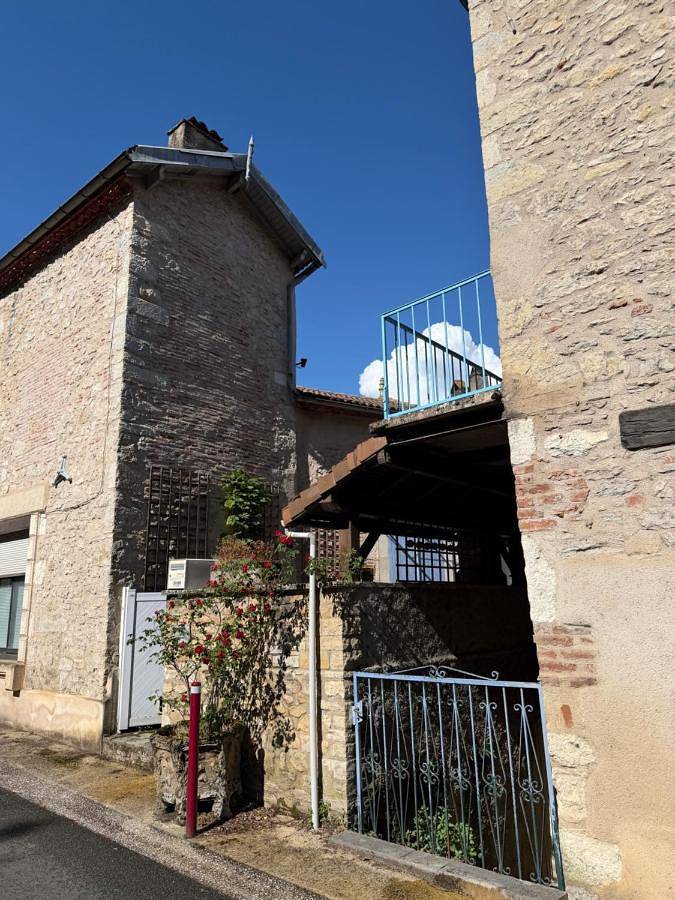 Location de vacances pour 2 personnes, avec terrasse et vue à Albas - 3