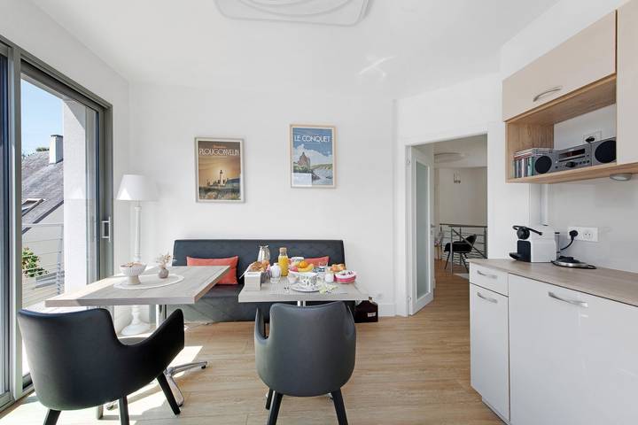 Maison Holen Guest Room - Melen Room, Shared Terrace with Beach View & Wi-Fi in Plougonvelin, Brest Området