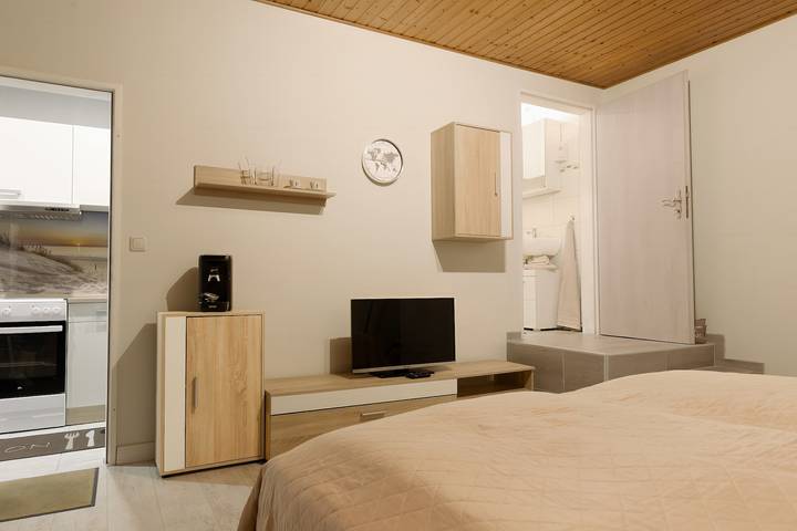Entire apartment, Apartment 'Kleine Brise' on the Ground Floor with Wi-Fi and Private Entrance in Heide, Heide and surroundings
