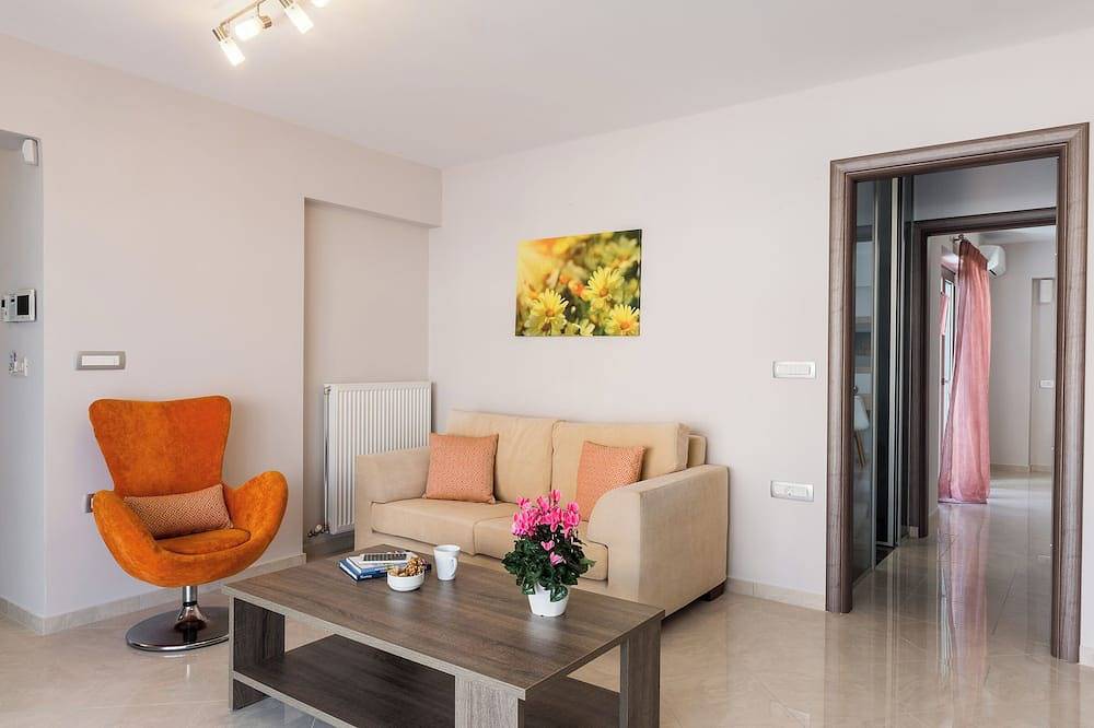 Ganze Wohnung, Bright, Modern Flat next to Beach & near Platanias in Gerani, Chania und Umgebung