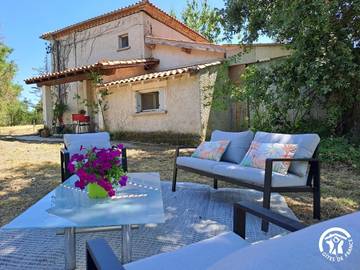 Gîte pour 4 personnes, avec terrasse et piscine à Puylaurens