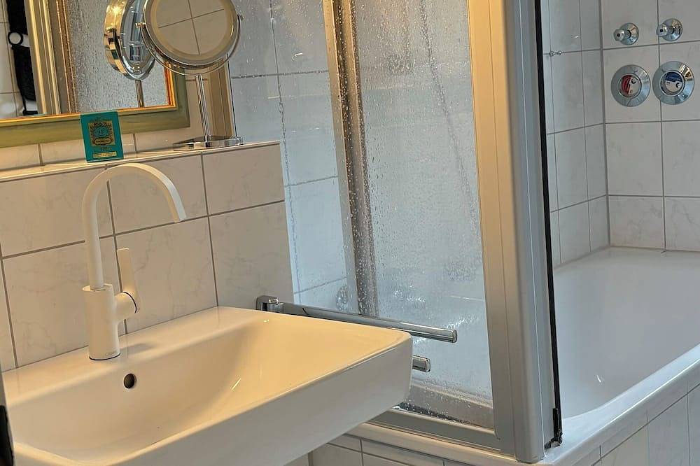 Geheel appartement, Excellent connections to the trade fair, cathedral and old town by public transport, yet in a very quiet location  in Nippes (Köln), Keulen