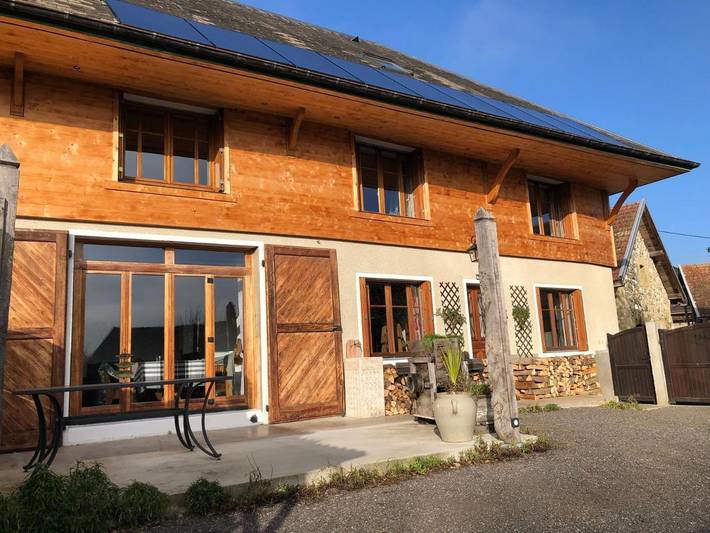 Location de vacances pour 8 personnes, avec vue et jardin, animaux acceptés à Vaulx