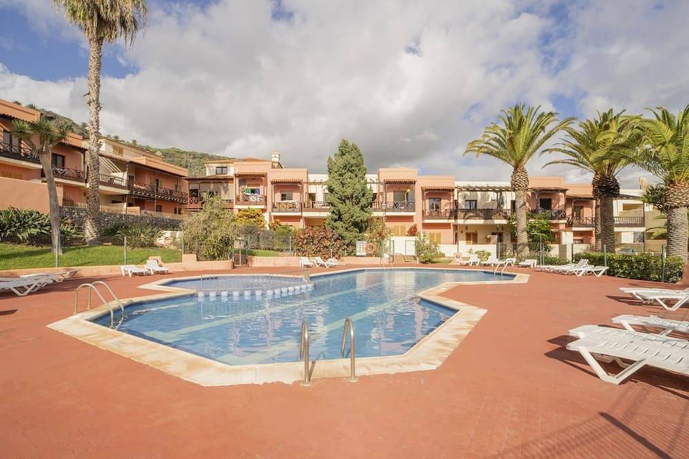 Entire apartment, Accommodation with pool near the beach in Los Cancajos, La Palma South