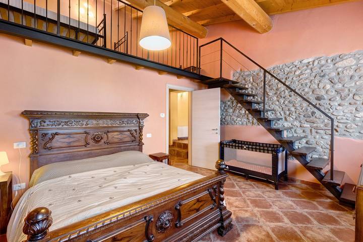 Agriturismo per 8 persone, con giardino e balcone in Provincia di Mantova