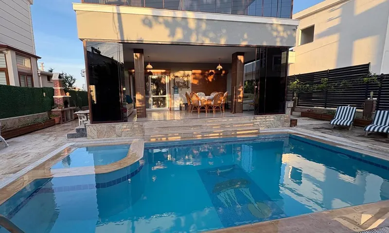 Chalet para 12 personas, con jacuzzi además de piscina y jardín - 1