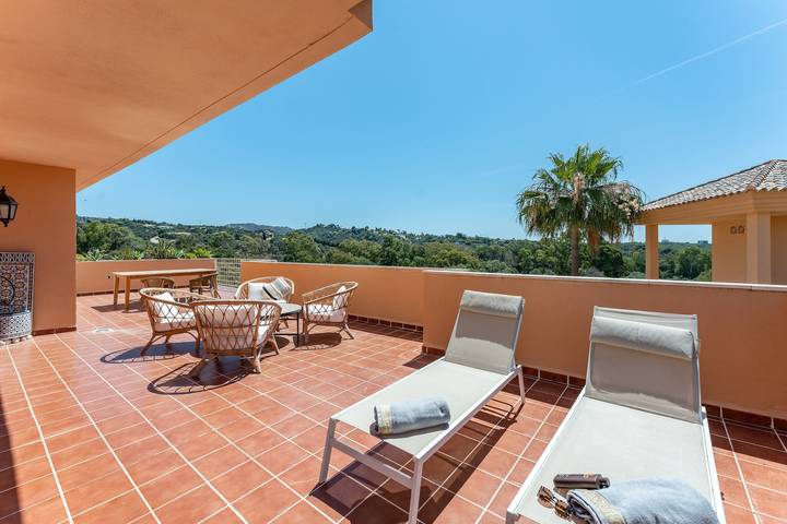 Ganze Wohnung, Apartment 'Casa Sunchill' mit Gemeinschaftspool, Wlan und Klimaanlage in Marbella Ost, Marbella