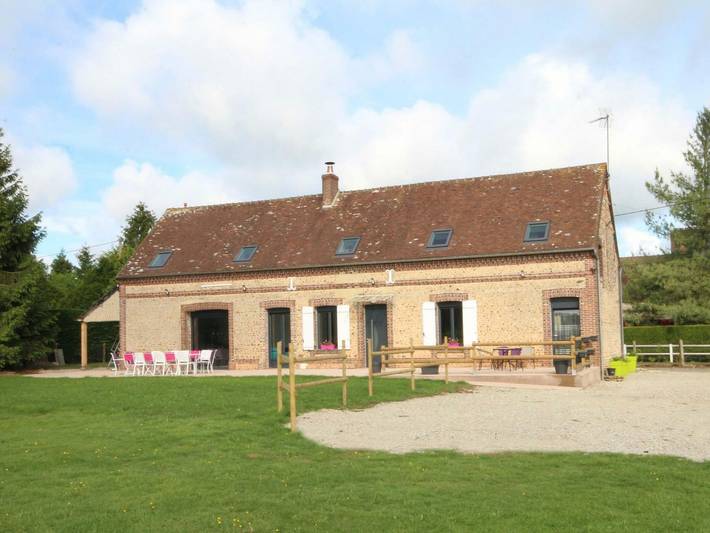 Gîte pour 12 personnes, avec jardin ainsi que sauna et terrasse dans Moussonvilliers