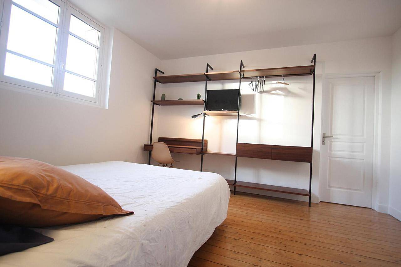 Double Room with Private Bathroom in Chatou, Yvelines