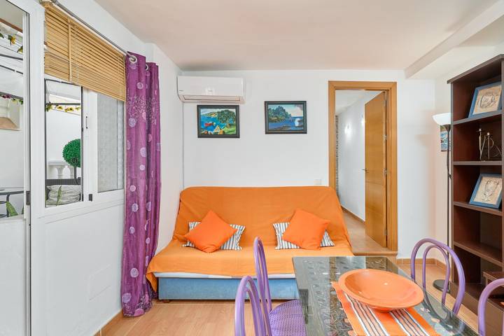 Ganze Wohnung, Ferienwohnung 'Naranja' mit privater Terrasse, Wi-Fi und Klimaanlage in Nerja Centre, Nerja
