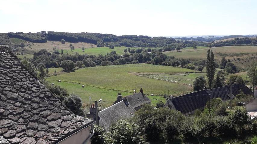 Gîte pour 2 personnes, avec terrasse à Marcenat - 2