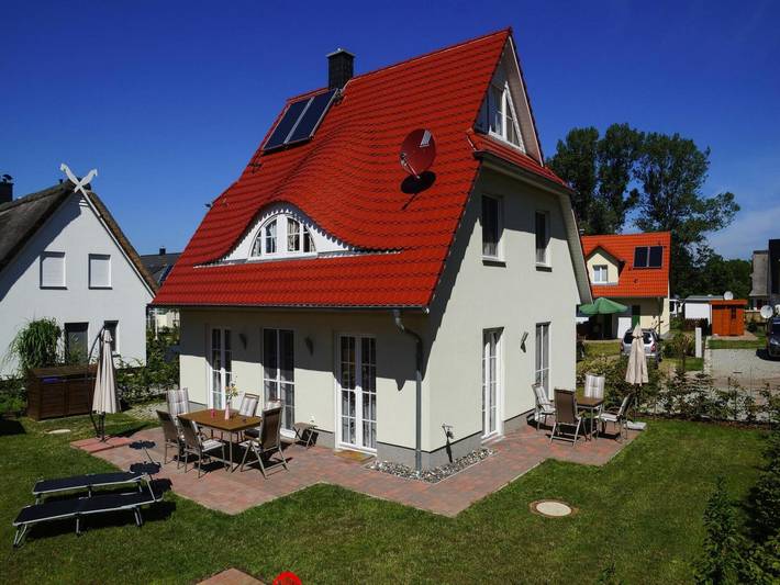 Ferienhaus für 6 Personen, mit Terrasse und Garten sowie Sauna in Glowe