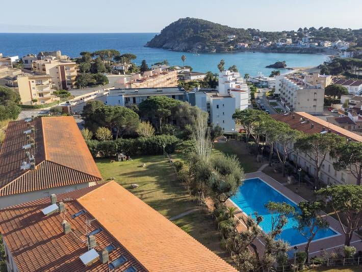 Apartamento para 4 personas, con terraza y piscina para niños además de piscina y jardín, Se admiten mascotas en Palamós