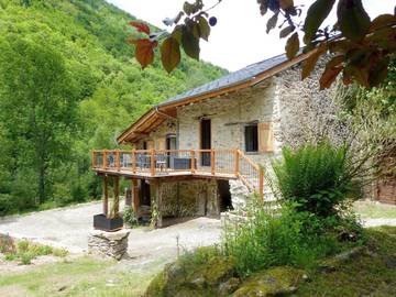 Gîte pour 5 personnes, avec jardin et vue à Siguer